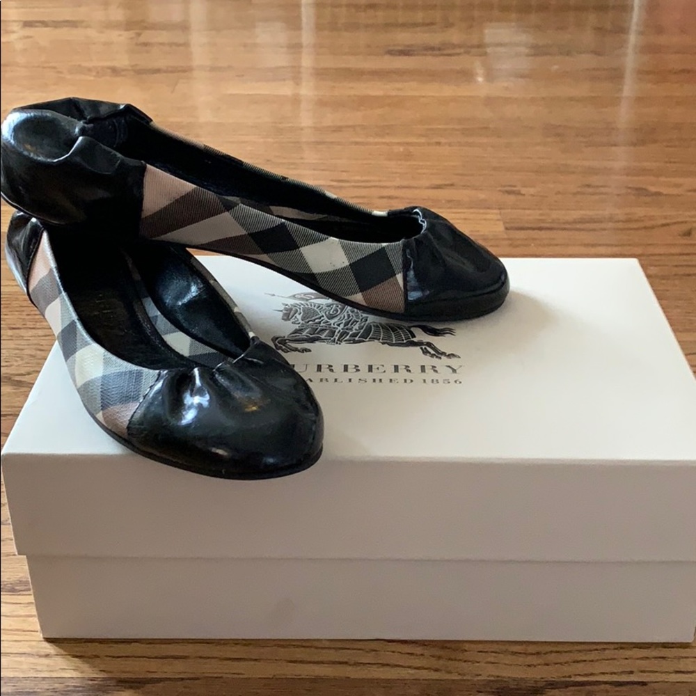 Burberry classic flats